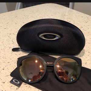 Authentic Oakley Sunglasses Womens Top Knot